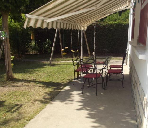 דירות אקס-אן-פרובאנס Studio En Rez-De-Jardin Dans La Verdure מראה חיצוני תמונה